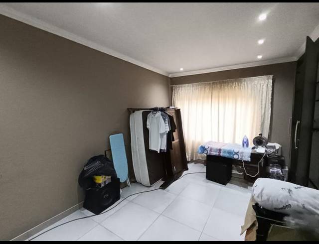 4 BEDROOM HOUSE FOR SALE IN WILGEHEUWEL